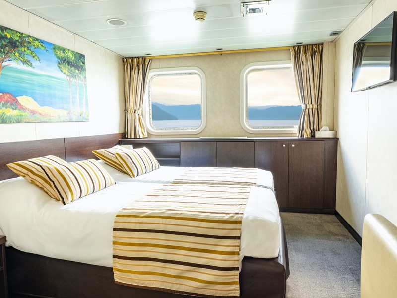 CAT. A - Main Deck 2 Adjustable Twin Beds